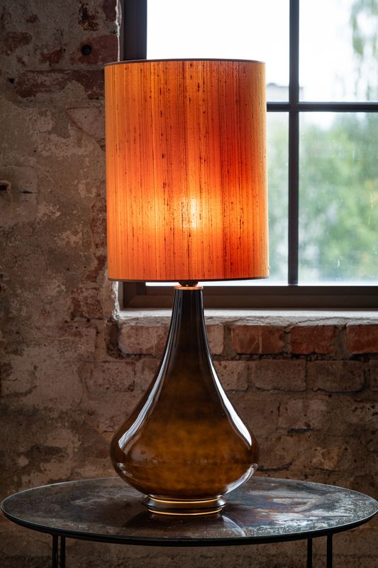 Renata negra, seda cobre, H 80cm